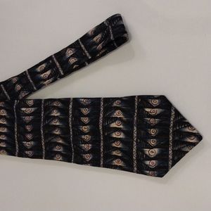 Martin Wong silk tie.